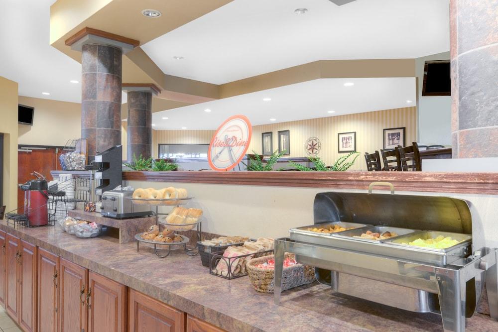 Howard Johnson By Wyndham Lima Exterior photo