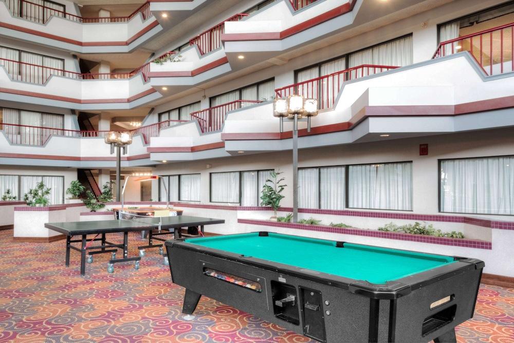 Howard Johnson By Wyndham Lima Exterior photo