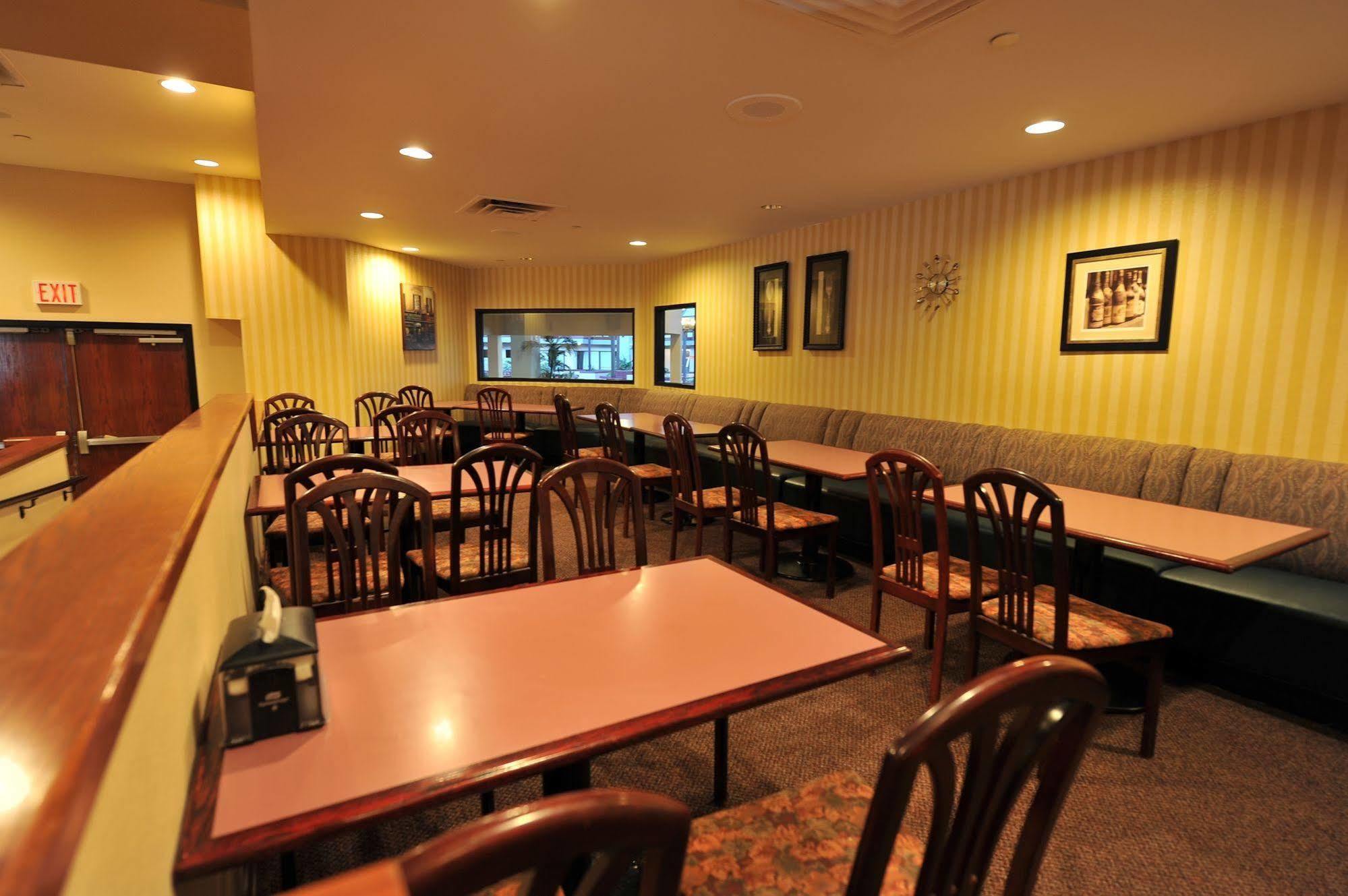 Howard Johnson By Wyndham Lima Exterior photo